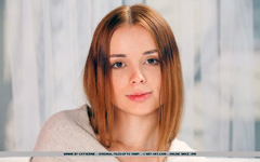 極寒ロシアが産んだ赤毛の美少女 ”ウィニー” のヌードグラビア