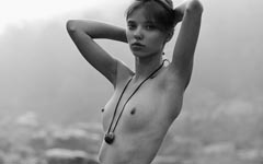 ロシアモデル Svetlana Cluck のモノクロヌード写真集