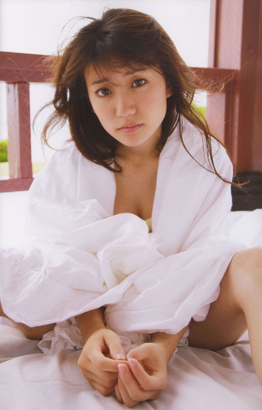 大島優子写真集『優子のありえない日常』 32