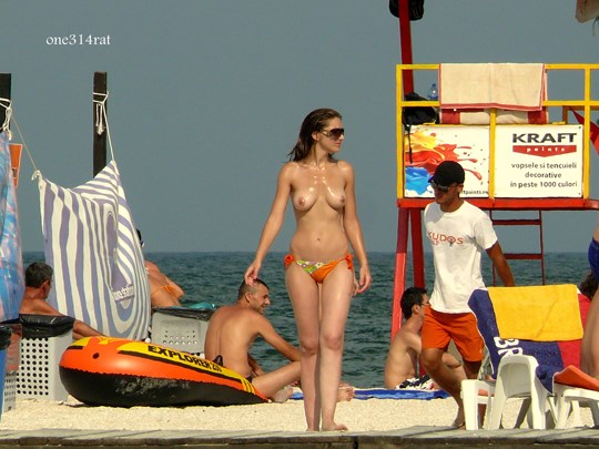 世界のヌーディストビーチで見た全裸画像 19