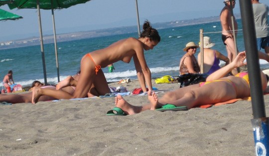 ヌーディストビーチで見られる裸画像 25