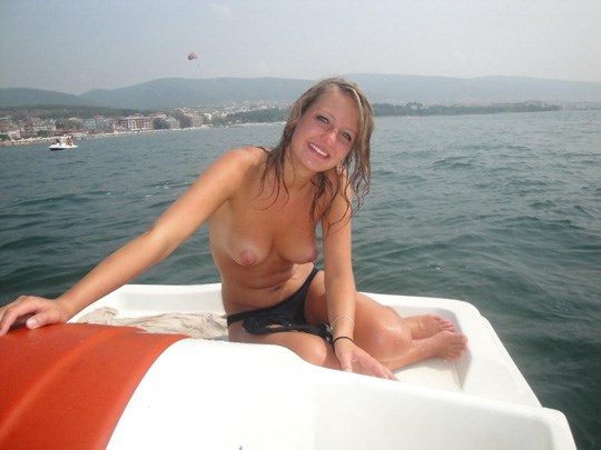 湖畔やボートで裸の個人撮影画像 12