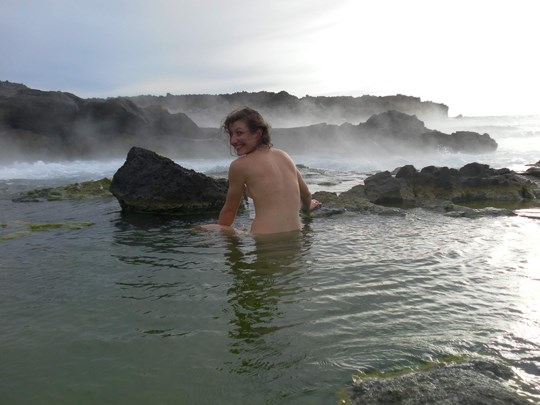 自然温泉で撮られた白人ヌード画像 8