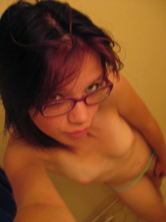 18歳少女がお風呂場でヌード画像 5