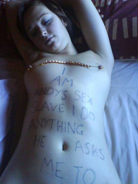 セックス奴隷のフェラ写真 4
