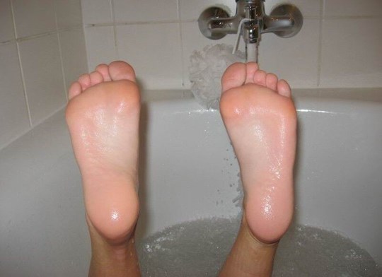 お風呂で自撮りする外国人姉さん画像 12